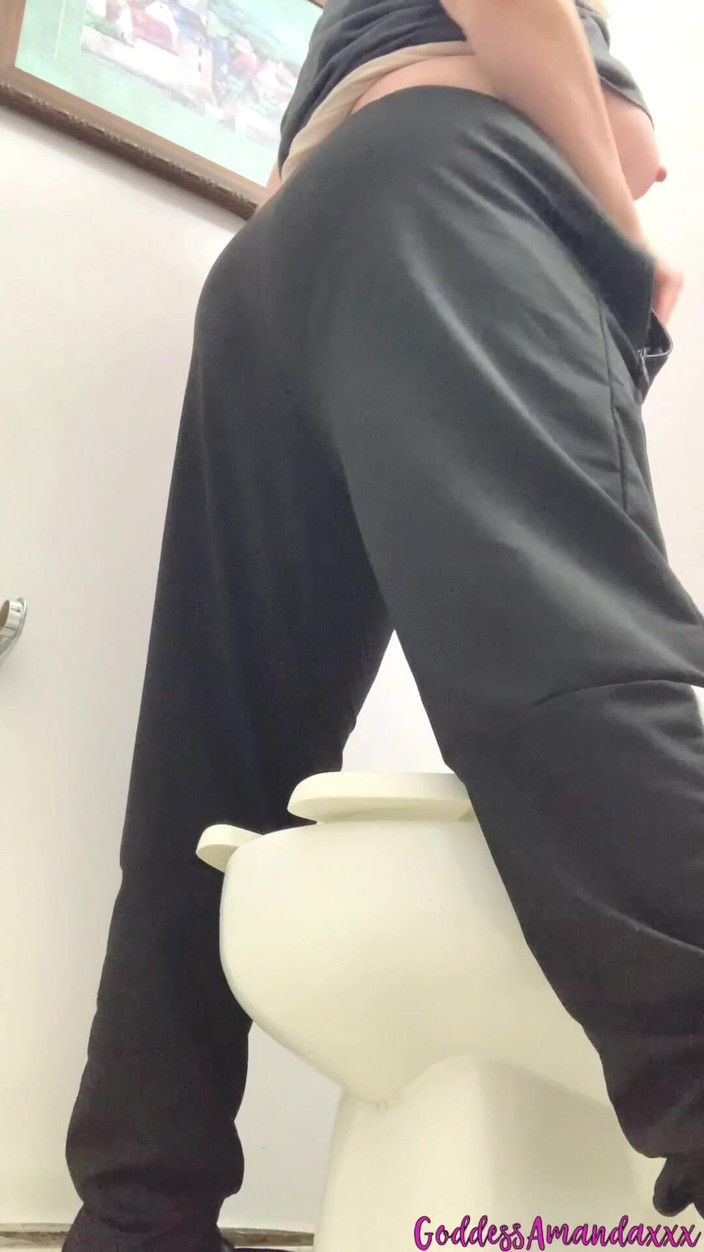 Goddess Amanda: Velká kráska s velkým zadkem v koupelně