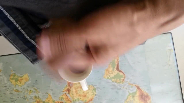 Rafael Torreano: Lelaki panas melancap untuk meletakkan susu dalam kopinya