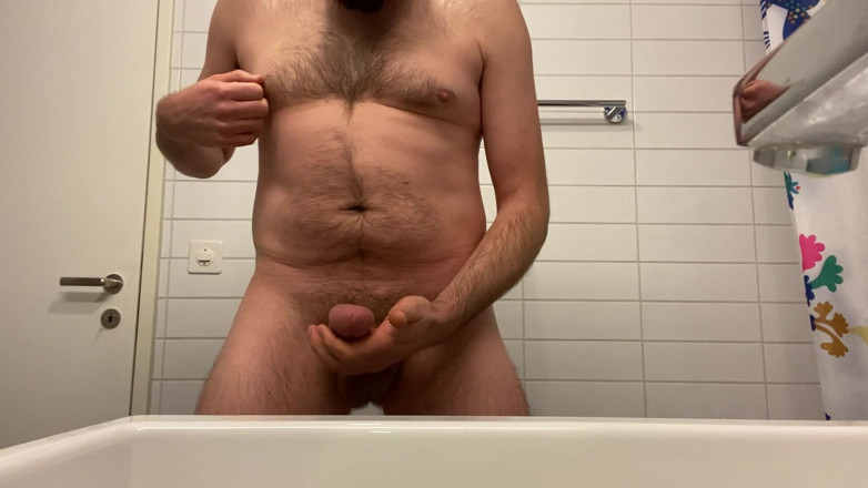Beardedcummer: Nice cumshot from a hairy bear