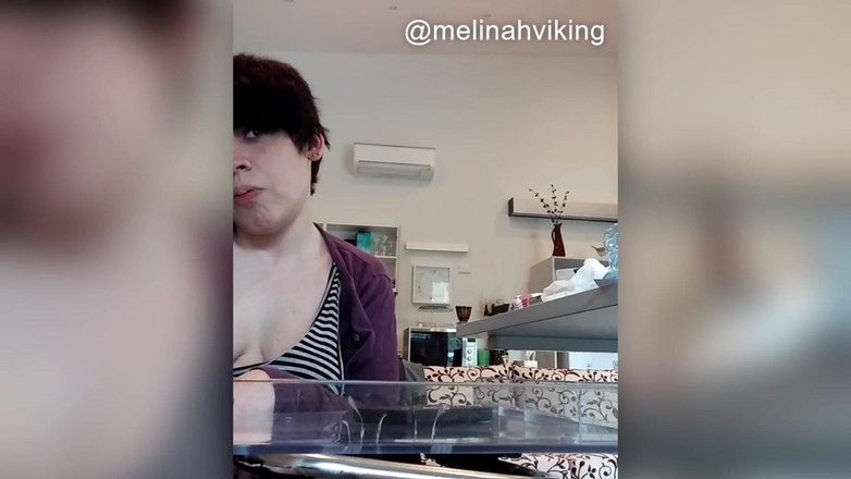 Melinah Viking: Melancap di rumah dengan saya