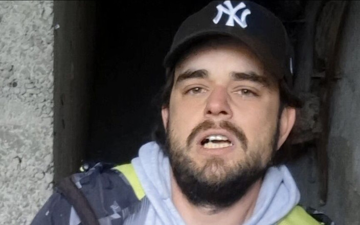 jerkofflover: Abad.construindo porra do chão