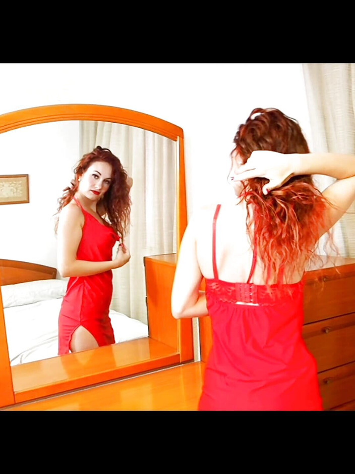 Arielortizx: उसकी सौतेली मम्मी चली गई है, इसलिए उसकी सौतेली बेटी अपने सौतेले पापा के सामने खुद को छूती है