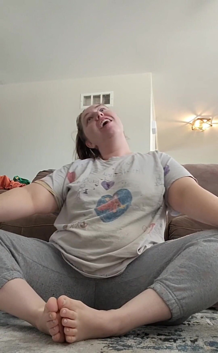 KinkyKatie: Güne senin için gülümsemeye ve dans etmeye bayılıyorum