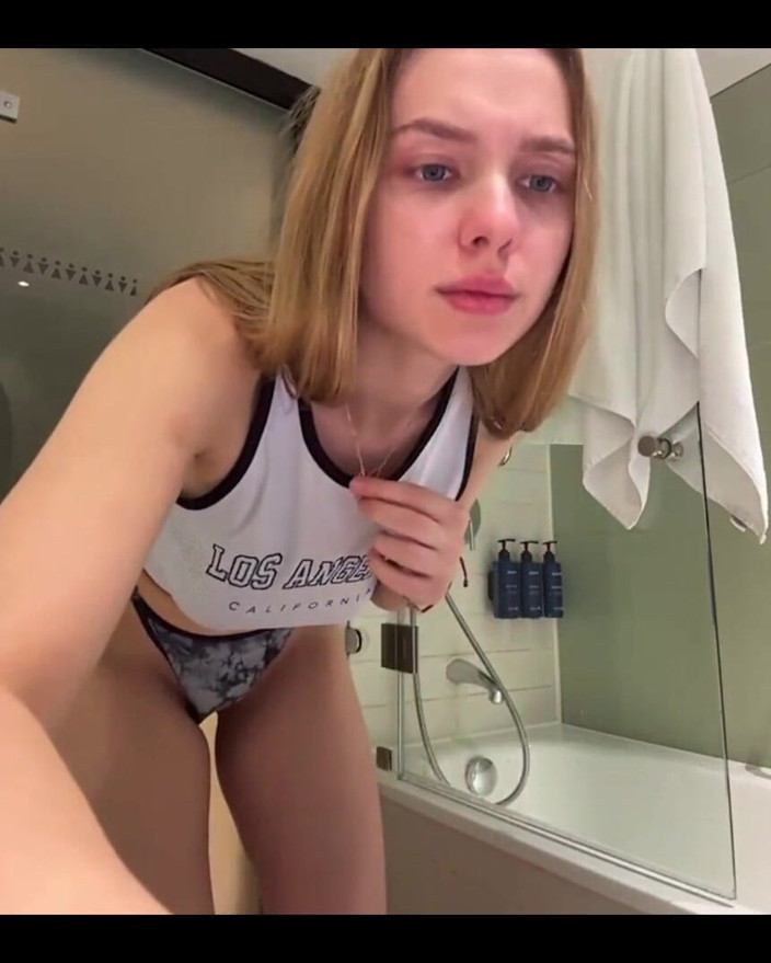JuiceLussie: Masturbation Tight Pussy in the Hotel