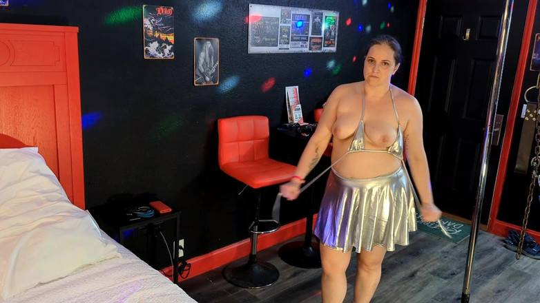 Always Fun No Pants: 火辣人妻锁上戴绿帽子并展示衣服！