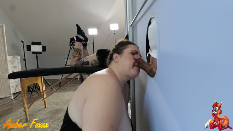 Amber Foxxx: 3 ragazze nei gloryhole