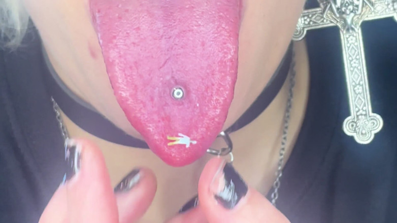 Glitterqueen1999: 2 malutkich mężczyzn wkradł się w mój koktajl! Połykanie Gigantess