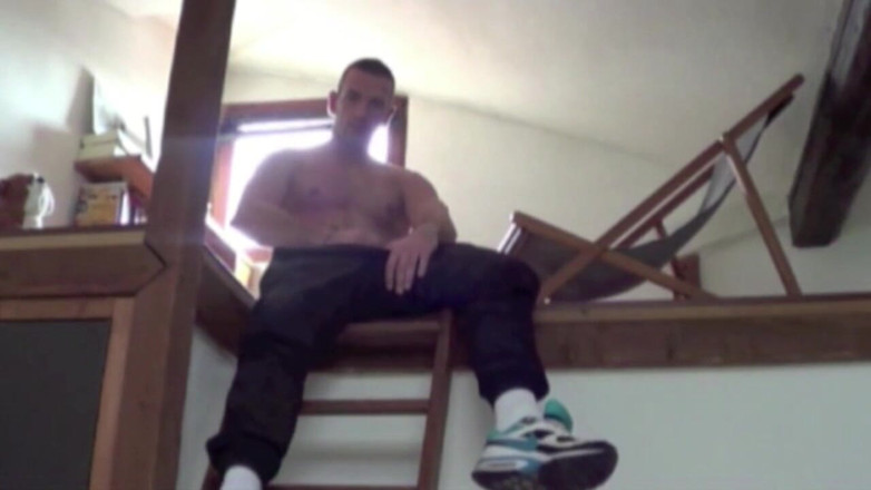 Sneaker gay: Straight masturbation sniffing sneakers