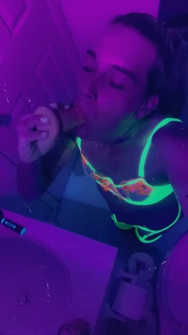 CarmenMelatonin: Pretty rave girl ready to party