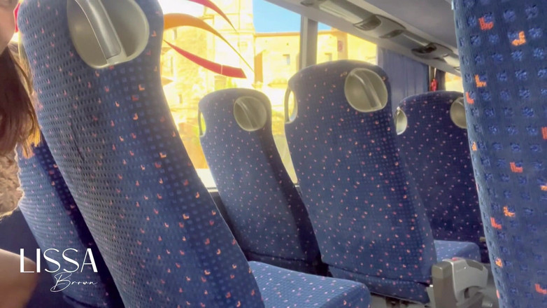 Lissa Brown: Un extraño se corre para mí en un autobús público