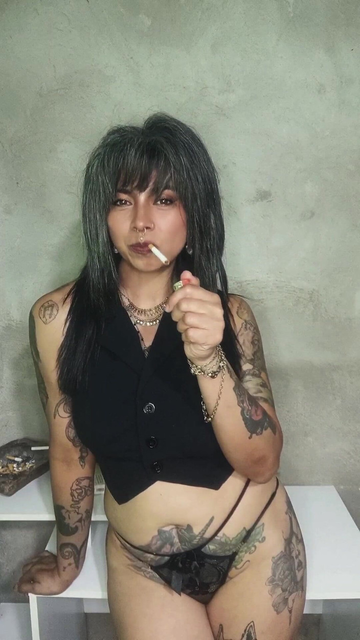 Casia Castro: Cerut, toples dan kesunyian