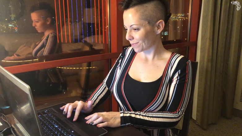 Nikki's Fetishes: Fuck Stepmom While He's in the Shower