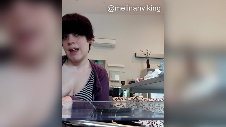 Melinah Viking: 私と一緒に家でオナニー