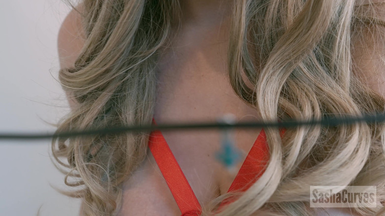 Sasha Curves: Giantess hry