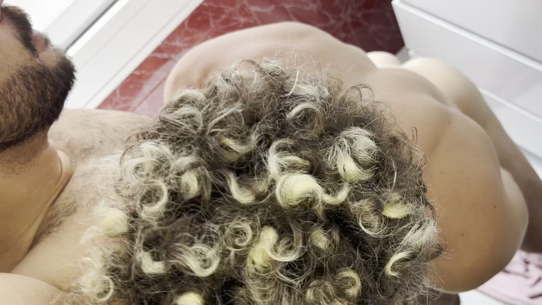 Charlie Ferreira: 和我的室友玩3P