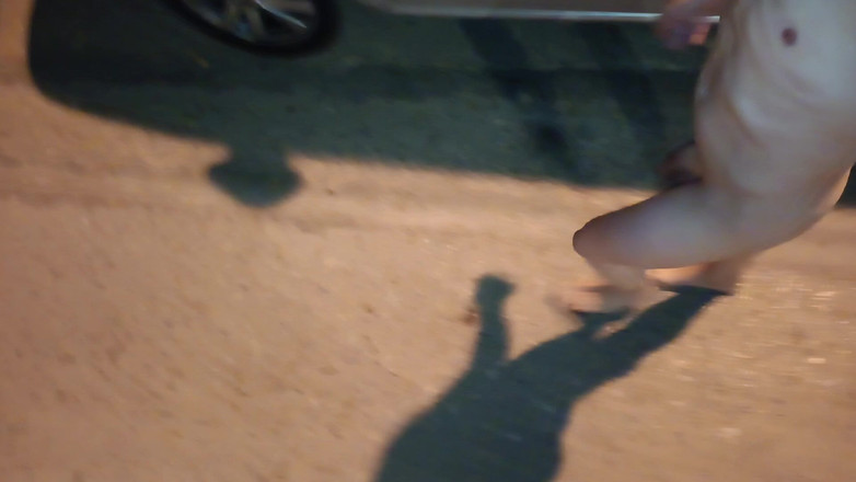 Dan Eagle: Douche De Pisse Nue Dans La Rue