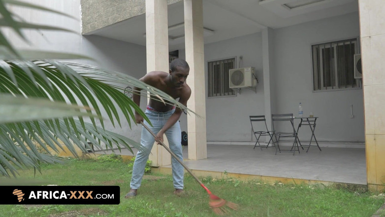Africa-XXX: 珍宝屈从与园丁的诱惑