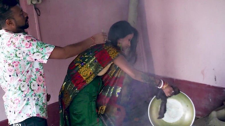 Indian porno creator: Tânără soție indiancă face sex incitant cu iubitul ei devar în...