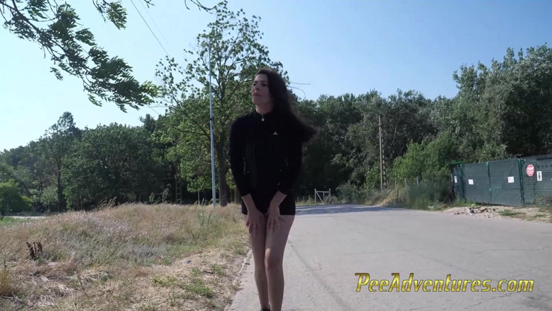 Pee Adventures: Kencing di balik celana pendekku