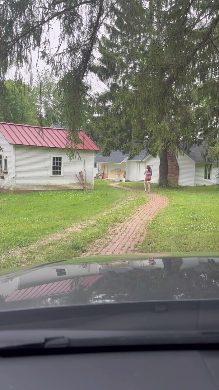 Orlandi480: На улице в белом