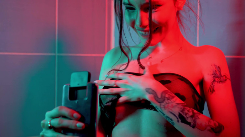 Pink Lights Entertainment: YourBabyPearl- fışkırtarak duşta orgazm amcık