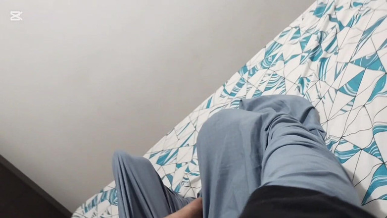 Balboafit2: Моя мачеха входит в мою комнату и замечает, что я мастурбирую, пока она говорит со мной