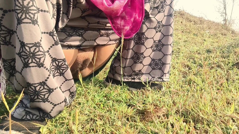 Priya Sex Videos: Indische dorf-tante hardcore-sexvideo von stiefbruder im freien im Dschungel gefickt