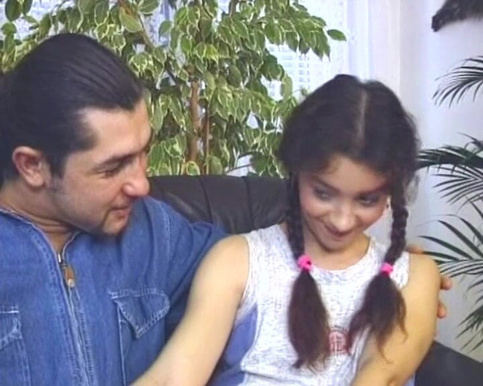 Deutsche Damen: Ładna niemiecka laska dostaje krzak spryskany po gorącym seksie