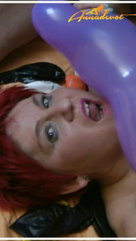 Handjob Mit Ejakulation Auf Einen Ballon, Den Ich Pflichtbesam Sauber Lecke Und Schlucke Das Sperma Natürlich Höflich.