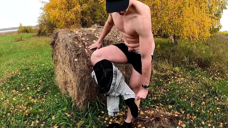 Dick Boys Studio: Masturbând O Pulă Mare În Aer Liber