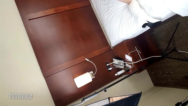 PornoJuice Faphouse: Perwersyjna blondynka Karolina teściowa bawi się z wielkim murzynem z...