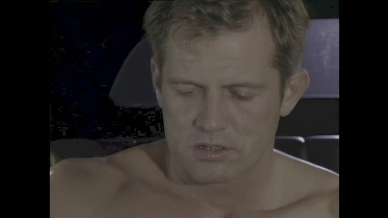 pornitaliangraffiti: 차 안에서 그녀 얼굴 위에 그가 있었어