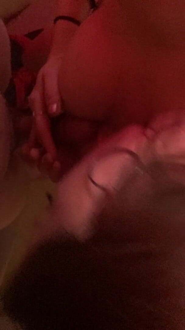 MandyFoxx: Fox Den Productions: gagică sexy cu țâțe perfecte oferă o muie...