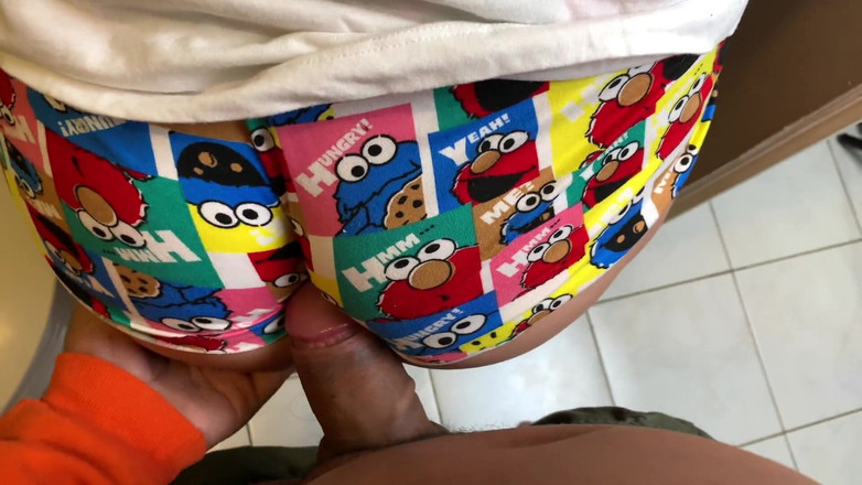 Gordo fuck: Mi Hermanastra Me Seduce Con Su Gran Culo En Pijama...