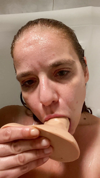 Ava Rolls: Je to velmi žhavý den a jsem zpocená