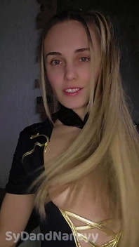 Hôtesse Sexy Avec Un Joli Cul Qui Jouit D’un Gros.