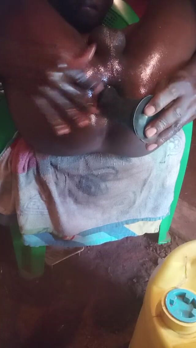 Sexyjayla254: Büyük yağlanmış seksi götümü oynuyor ve parmaklıyorum