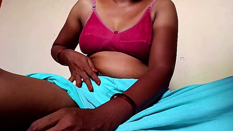 Ammukutty88: Ammu está apretando sus pechos sobre su sujetador 136