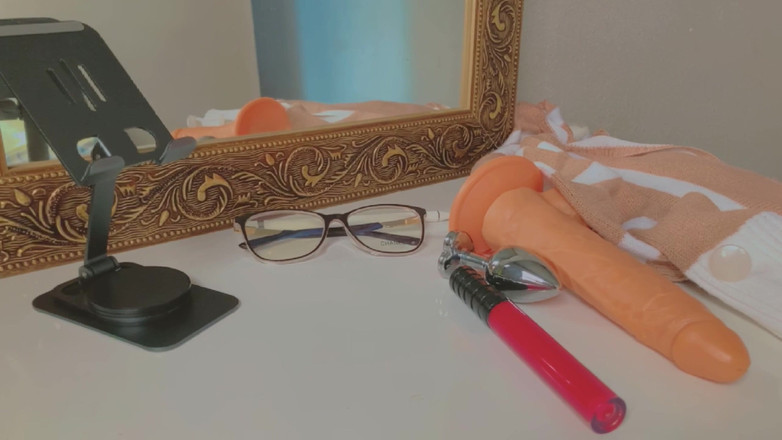 More Candy: JOI POV - dívka používá dildo při anální masturbaci, Chcete mě...