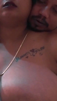 Sexy MILF Figure Indian Bhabhi Offered Her Big Boobs and Pussy to Enjoy