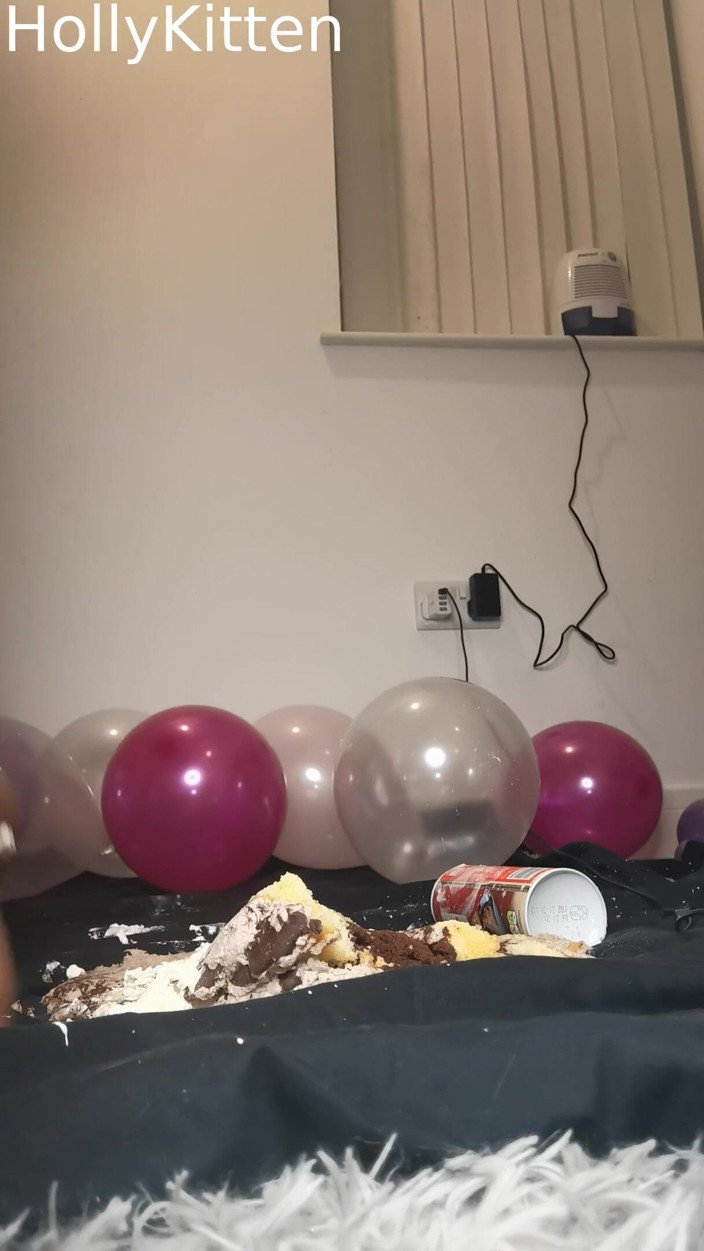 Holly Kitten: HollyKittenn - 4K Birthday cake bash