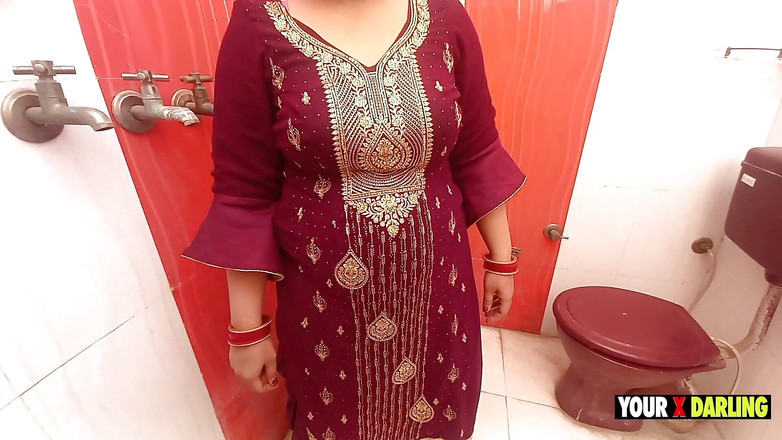 Jony Darling: Une belle-mère exclusive pisse, se change de vêtement, suce une...