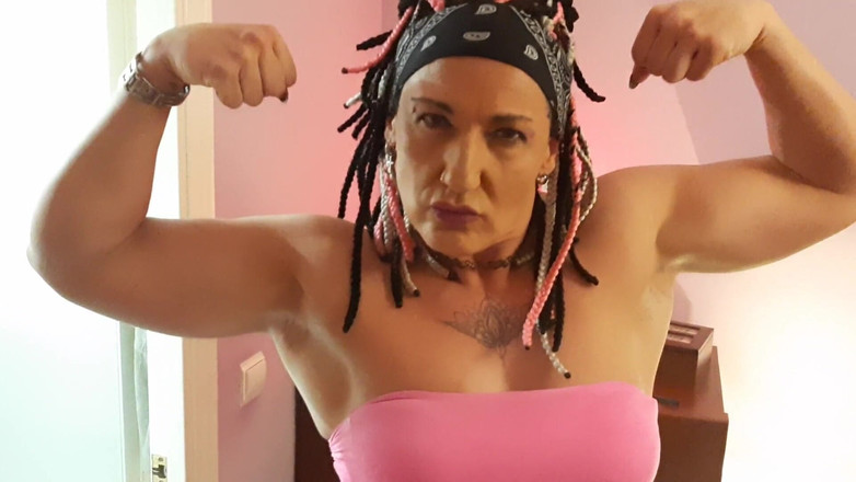 Danaxmuscles: まるで凶暴な女のように楽しむ