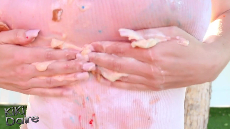 Kiki Daire MILFLand: Hadiah Lengket