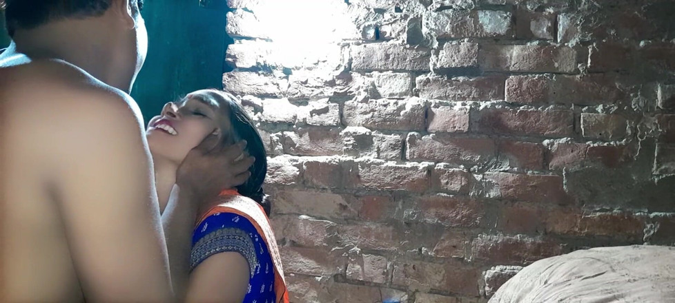 Renudbf: Bhabhi Tampak Seksi Di Malam Hari Dan Meniduriku