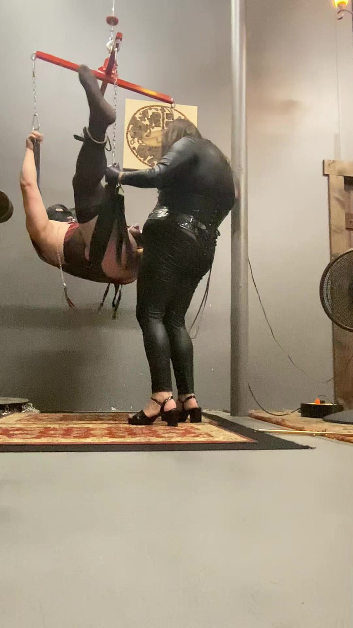 Mistress Scarlet Kiss: Sissy handsfree kommer för tidigt i kyskhet under pegging och...