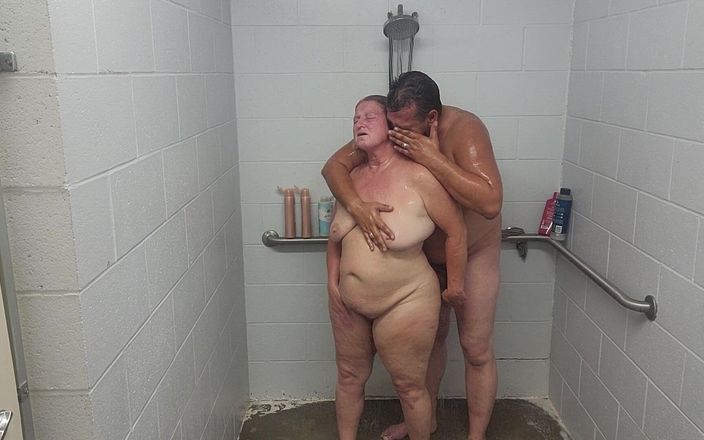 Edwards house of sex: Quickie in the Campground Showers