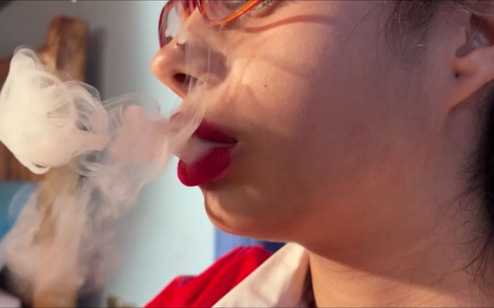 Christina Ventura: Smioking ve dudak fetişi