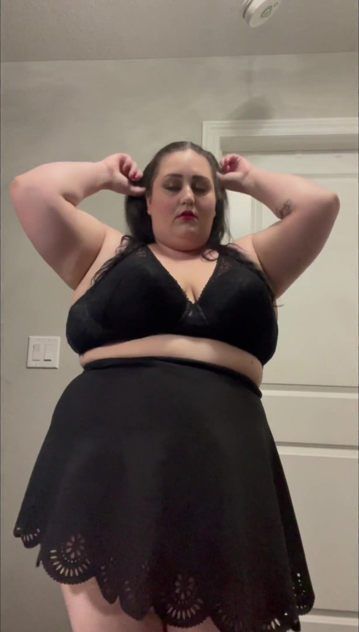 Megzxxxo: BBW/PAWG slut Megzxxxo business slut strip