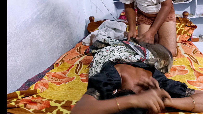 Desihotcouple: India caliente esposa en casero chupando coño lamiendo coño - parte 1